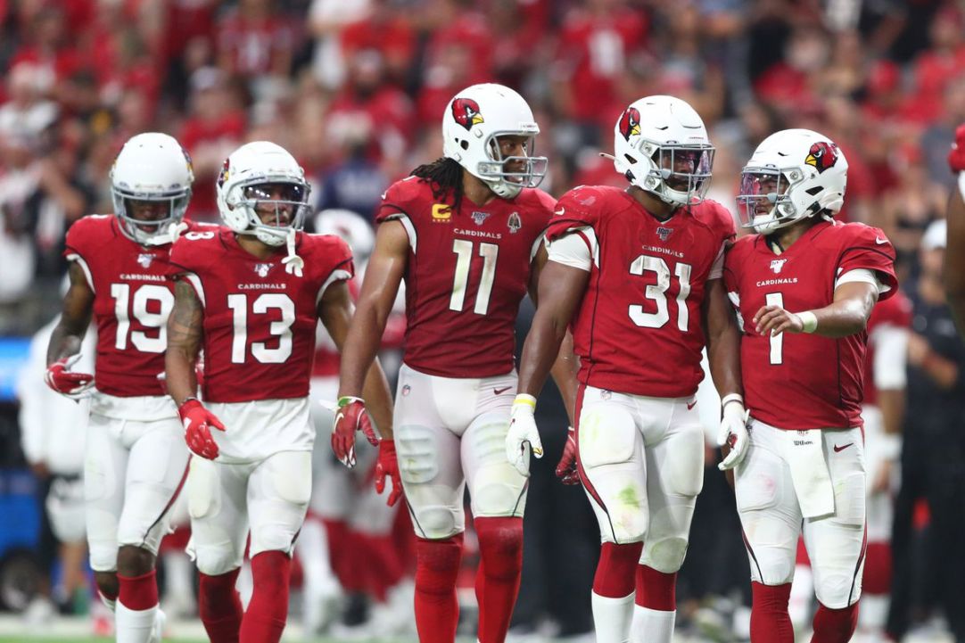 Pseudoaficionadas protagonizaron pelea en juego entre Arizona y Rams de la NFL