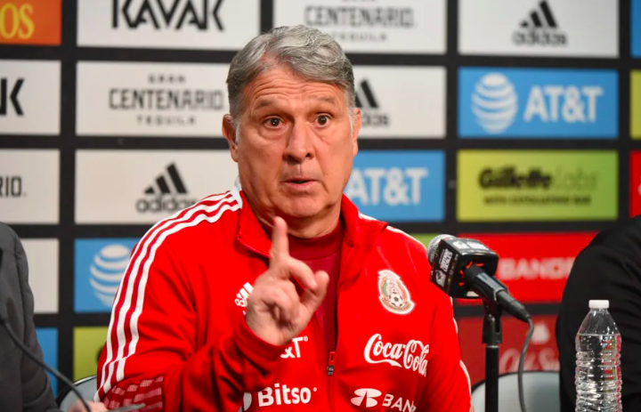 Martino deja a 'Chicharito' fuera de la lista de México ante Perú y Colombia