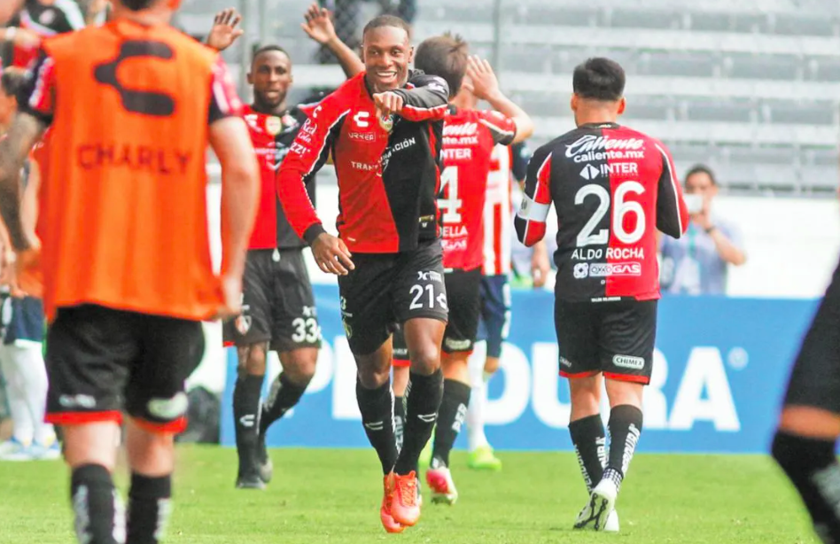 Atlas despeja el camino al sueño del bicampeonato