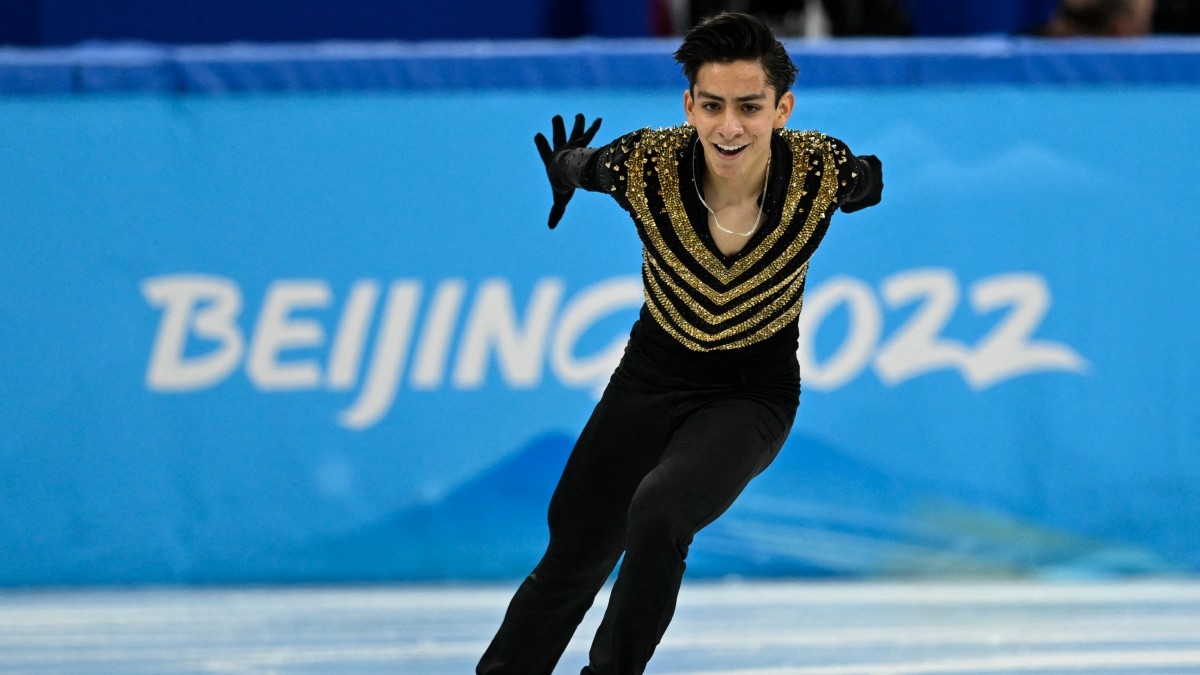 Volaris premia a Donovan Carrillo por su participación en Beijing