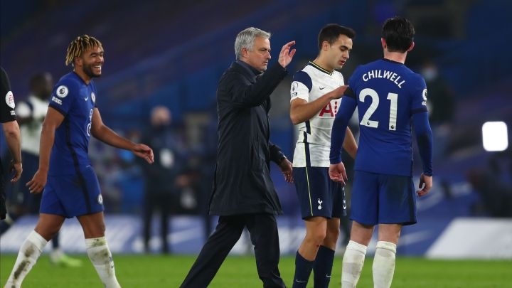 Mourinho le regaló a Reguilón por Navidad... ¡un cochinillo!
